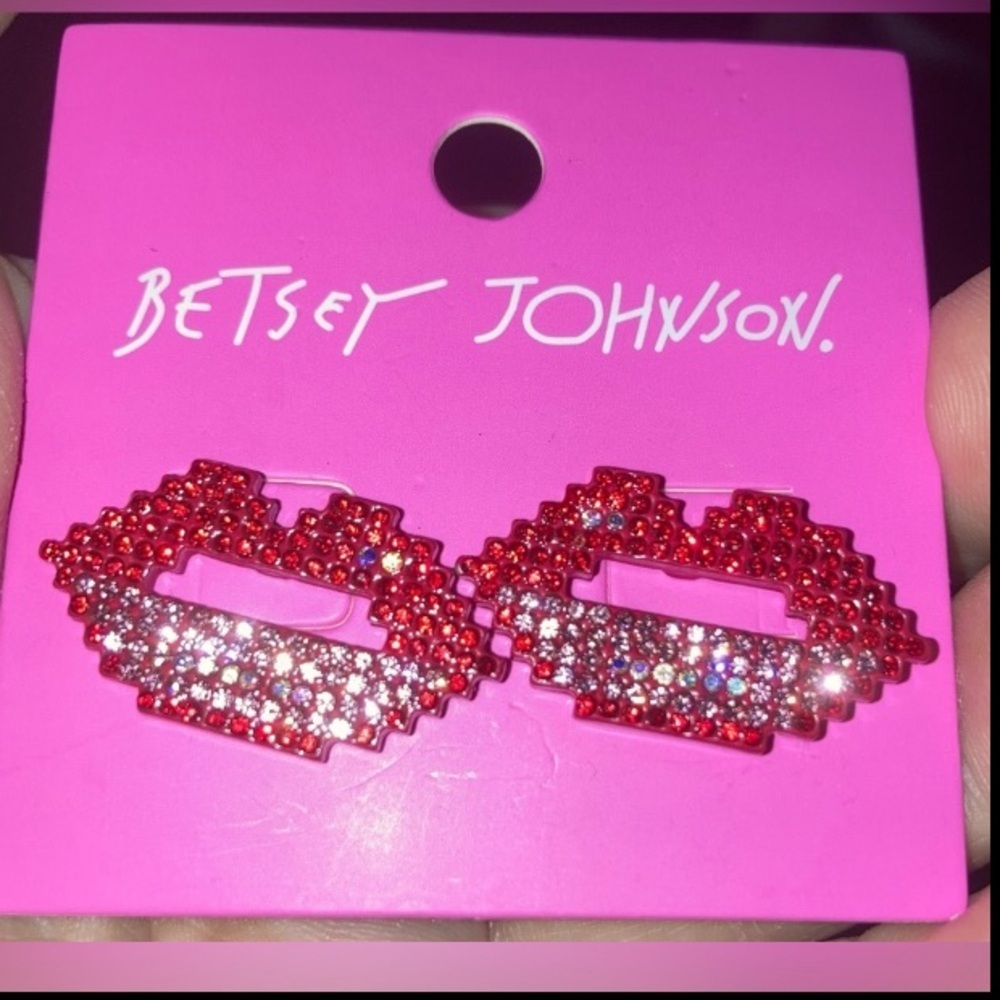 BETSEY JOHNSON Set Valentine Illusion 3 Strand Lips Necklace & Earrings NEW NWT - Picture 9 of 11